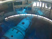 Полноразмерный макет станции "МИР" в бассейне для гидравлических тренировок космонавтов